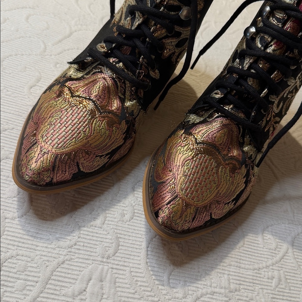 Women’s Vintage Look Embroidered Women's Boots Lace Up Boho size 40/9.5. NEW - Picture 4 of 9